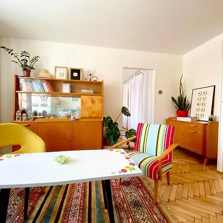 Chyza Retro Apartment